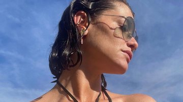 Molhada, Alinne Moraes dá close no decote em biquíni recortado após mergulho: "Maravilhosa" - Reprodução/Instagram