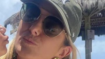 Na praia, a apresentadora Ticiane Pinheiro surge cheia de chamego com filha caçula e encanta: "Apaixonada" - Reprodução/Instagram