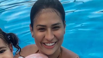 A cantora Simone Mendes curte piscina ao lado do marido, Kaká Diniz, e filhos, Henry e Zaya: "Meu mundo!" - Reprodução/Instagram