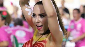 Que fruta é essa? Mulher Melão aparece só de pintura corporal em ensaio de Carnaval - AgNews/Daniel Pinheiro