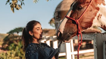 Traída por cavalo, Paula Fernandes tem roupa arrancada e quase 'paga peitinho': "Danado" - Reprodução/Instagram