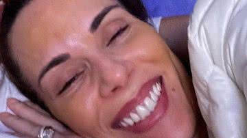 Ana Furtado surge rindo com Boninho em momento descontraído e se declara: "Melhor colo" - Reprodução/Instagram