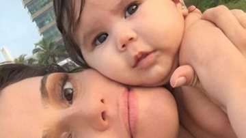 Deborah Secco posa fofa com a filha, Maria Flor - Reprodução Instagram