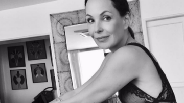 Carolina Ferraz posa só de lingerie - Reprodução Instagram