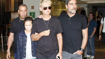 Xuxa deixa o velório do pai chorando - Marcos Ferreira/Brazil News