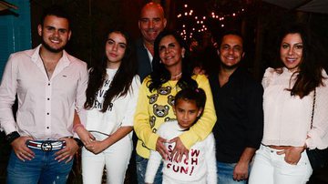 Gretchen comemora sucesso internacional ao lado da família - Francisco Cepeda/AgNews