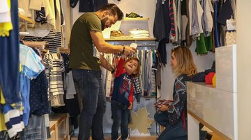 Marcos faz compras com a família - Raphael Castello/AgNews