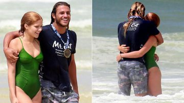 Isabella Santoni e o surfista Caio Vaz trocam beijos na praia - Dilson Silva/Agnews