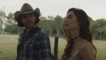 Gabriel Sater e Thaila Ayala em cena do filme coração de Cowboy - Divulgação