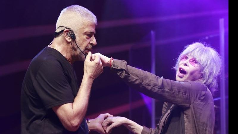 Lulu Santos recebe Rita Lee no palco - Fotos: Marcelo Brammer