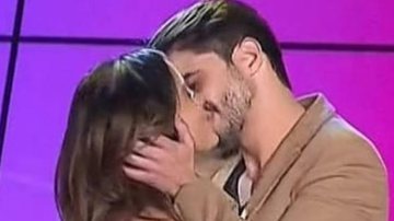 Anitta e Leandro Martins dão beijão em premiação - Reprodução/Instagram