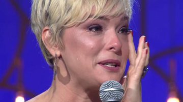 Regine Alves chora ao receber mensagem do melhor amigo - Reprodução