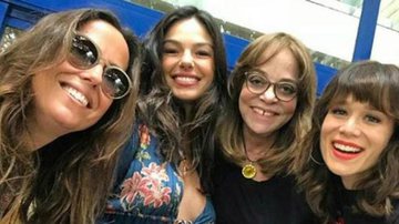 Na reta final de gestação, Isis Valverde faz visita a amigas e posa com Mariana Ximenes - Reprodução Instagram