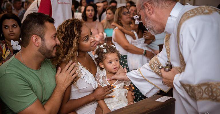 Roberta Rodrigues celebra o batizado da filha, Linda Flor - Dani Badaró