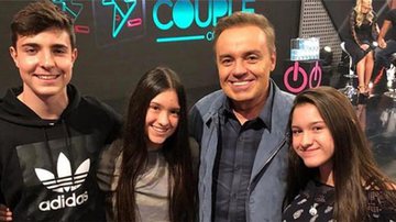 Momentos de Gugu Liberato com os filhos, João Augusto e as gêmeas Marina e Sofia - Instagram