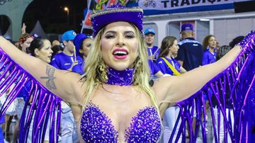 Ana Paula Minerato deixa virilha à mostra em ensaio de Carnaval - AgNews/Thiago Duran