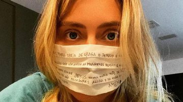 Carolina Dieckmann faz máscara com oração - Instagram