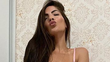 Ex-BBB Anamara arranca suspiros ao ostentar decote em pijama mínimo: ''Corpo mais lindo do Brasil'' - Reprodução/Instagram