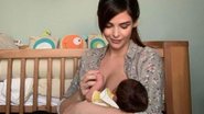 Titi Müller surge com aspecto de cansada com seu recém-nascido no colo - Reprodução/Instagram