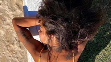 Deitada, Aline Riscado exibe bumbum imenso de biquíni fio-dental - Reprodução/ Instagram
