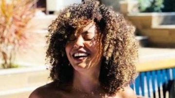 Sheron Menezzes dá sorrisão e posa deslumbrante de biquíni - Reprodução/Instagram