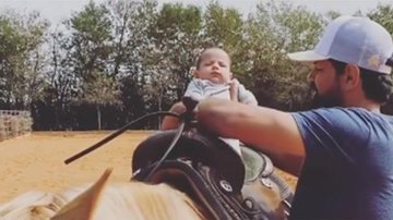 Sorocaba coloca filho de dois meses no lombo de cavalo - Reprodução/ Instagram