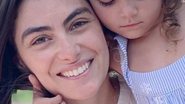 A esposa de Felipe Simas posou ao lado do marido e dos filhos em uma foto encantadora - Reprodução/Instagram