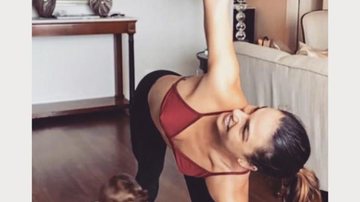 Isis Valverde faz ioga com o herdeiro - Instagram