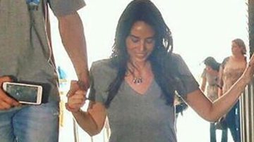 Esposa de Marcos Mion entra na Basílica de Aparecida de joelhos para agradecer cura do câncer - Reprodução/Instagram