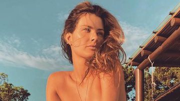 Sem censuras! Isabeli Fontana quase mostra demais ao fazer topless ousado - Instagram