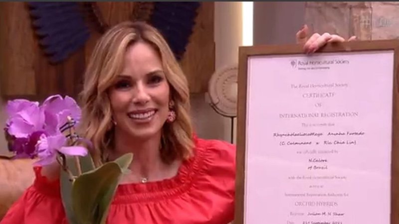 Ana Furtado se emociona ao receber flor com seu nome e relembra quando enfrentou o câncer de mama: "Exemplo dessa luta" - Reprodução/TV Globo
