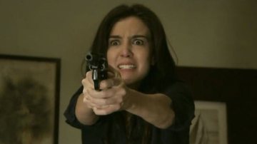 A tia de Cristina será vitima de uma tentativa de estrupo depois de descobrirem seus crimes e não medirá esforços para que tudo continue debaixo dos panos; veja - Reprodução/ TV Globo