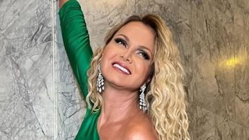 A apresentadora Eliana esbanja elegância com vestido de festa luxuoso aos 50 anos: "Especial" - Reprodução/Instagram