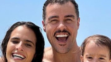 Joaquim Lopes vai à praia com a esposa e as filhas gêmeas: "Duas princesas" - Reprodução/ Instagram