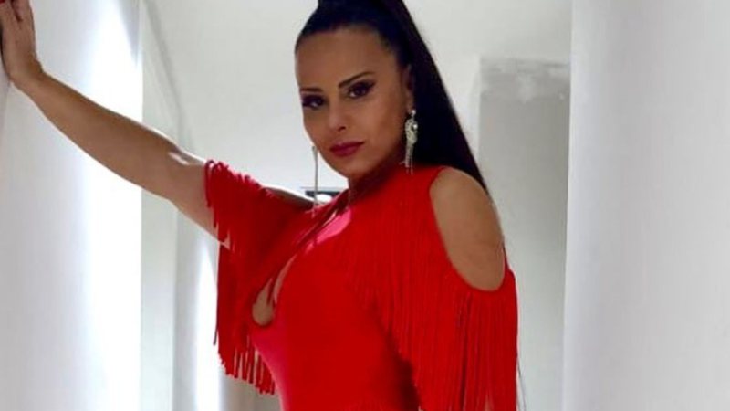 Ela voltou! Viviane Araújo arrasa em look vermelho para ensaio do Salgueiro: "Pronta" - Reprodução/Instagram