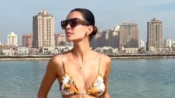 Musa do hexa? Esposa de Daniel Alves ostenta em praia no Catar e exibe corpo sequinho - Reprodução/ Instagram