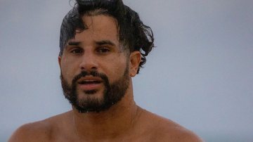 Campeão olímpico, Italo Ferreira foge de tubarão em alto-mar: "Me colocou pra fora" - Reprodução/Twitter