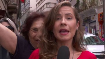 Mulher invade jornal da Globo e jornalista, Thaís Luquesi, tem reação surpreendente após gritos; veja o vídeo - Reprodução/Twitter/Globo