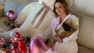 Bruna Griphao é surpreendida em hotel por centenas de presentes dos fã - Reprodução/ Instagram
