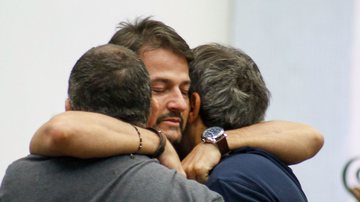 Marcelo Serrado é amparado - Paulo Tauil / AgNews