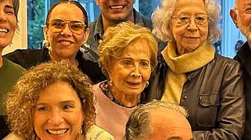 Reclusa, Gloria Menezes faz raríssima aparição em reencontro de veteranos da Globo: "Inesquecível" - Reprodução/Instagram