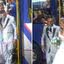 Casal de motoristas de ônibus faz celebração de casamento dentro de coletivo