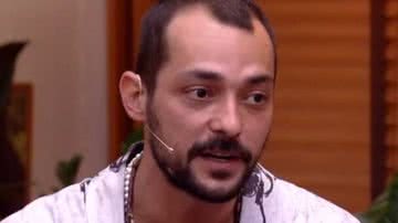 Eduardo Sterblitch choca ao mostrar tatuagem com rosto de ator: "Especial" - Reprodução/ Globo