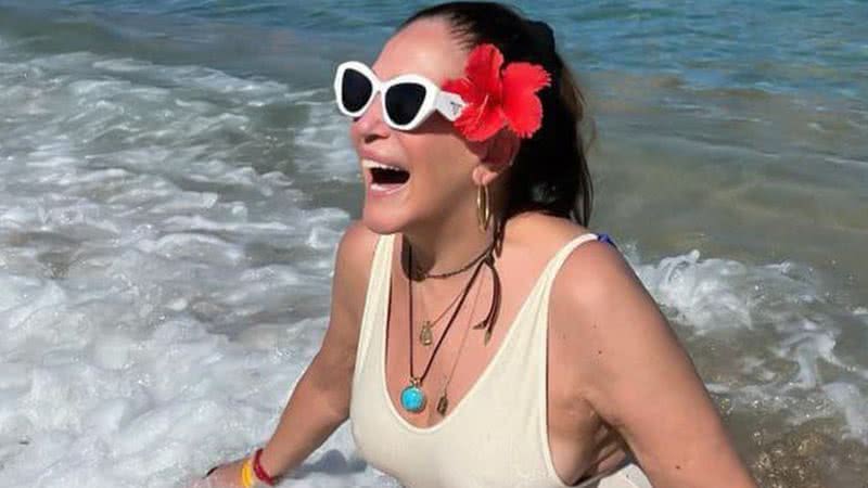 Susana Vieira surge radiante em praia paradisíaca e ganha elogios - Reprodução/Instagram