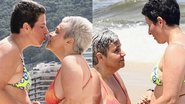 Após internação, Claudia Rodrigues agarra a namorada em dia de praia e curte calorão no Rio - AgNews/Daniel Delmiro