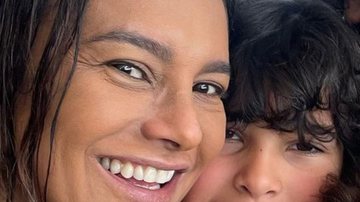 A atriz Dira Paes exibe amor da família em clique raro com filhos e mãe na rede social: "No chamego" - Reprodução/Instagram