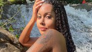 Com rosto repaginado, irmã de Gracyanne Barbosa curte banho de cachoeira de fio-dental - Reprodução/Instagram