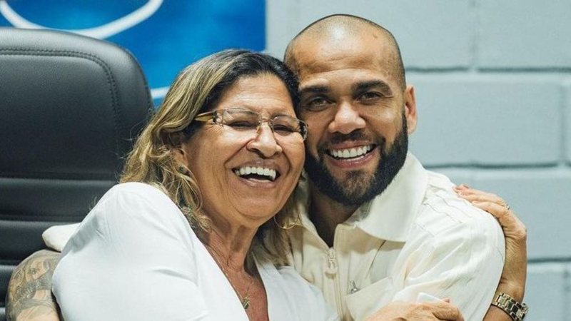 Mãe de Daniel Alves se pronuncia pela primeira vez após prisão do filho: "Ninguém pode separar" - Reprodução/TV Globo