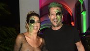 Rara aparição: esposa de Marcelo Serrado causa com tapa-mamilos em baile de Carnaval - AgNews