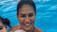 A cantora Simone Mendes curte piscina ao lado do marido, Kaká Diniz, e filhos, Henry e Zaya: "Meu mundo!" - Reprodução/Instagram